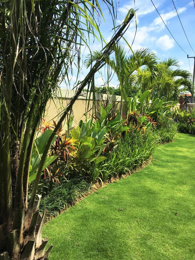 Indah Homestay Seminyak Exterior foto